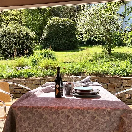 Am Alten Apfelbaum - 2 *