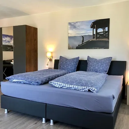 Am Alten Apfelbaum - 2