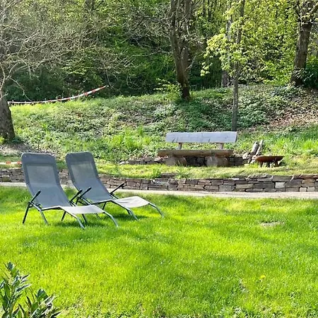 Am Alten Apfelbaum - 2 *