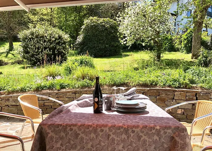 Am Alten Apfelbaum - 2 *