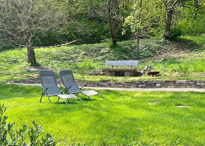 Am Alten Apfelbaum - 2 *